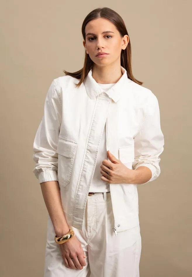 Jack Women FYNCHHATTON Cotton Mix Jacket With A Loose Fit Milk
