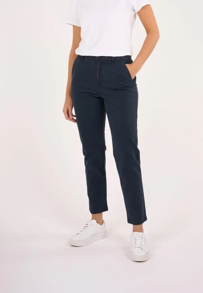 KnowledgeCotton Apparel Pants WILLOW Regular Cropped Poplin Chino Total Eclipse 8211 Women KnowledgeCotton Apparel Pants WILLOW Regular Cropped Poplin Chino Total Eclipse 8211 Women