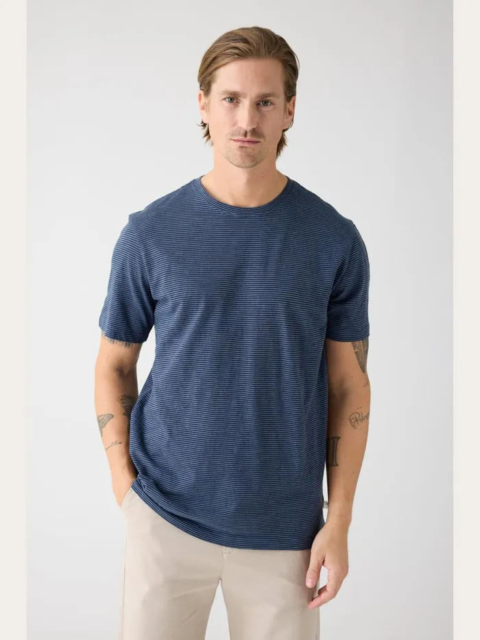 KnowledgeCotton Apparel TShirts Narrow Striped Slub Tshirt Navy 8211 Men