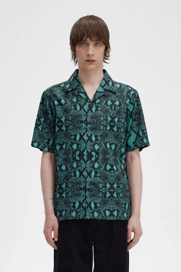 Men Snake Print Revere Collar Shirt Deep Mint Fred Perry Shirts