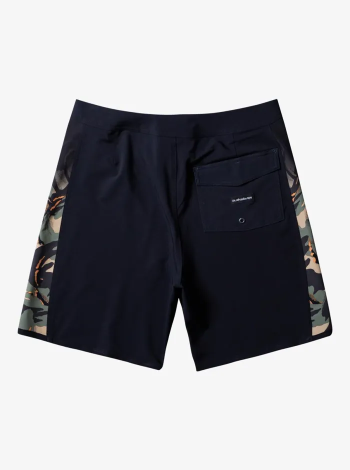 Quiksilver Surfsilk Arch 18034 Boardshorts Four Leaf Clover Mens Shorts and Amphibians