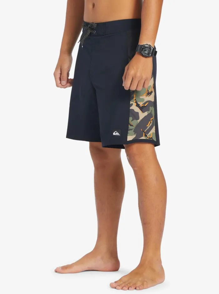 Quiksilver Surfsilk Arch 18034 Boardshorts Four Leaf Clover Mens Shorts and Amphibians