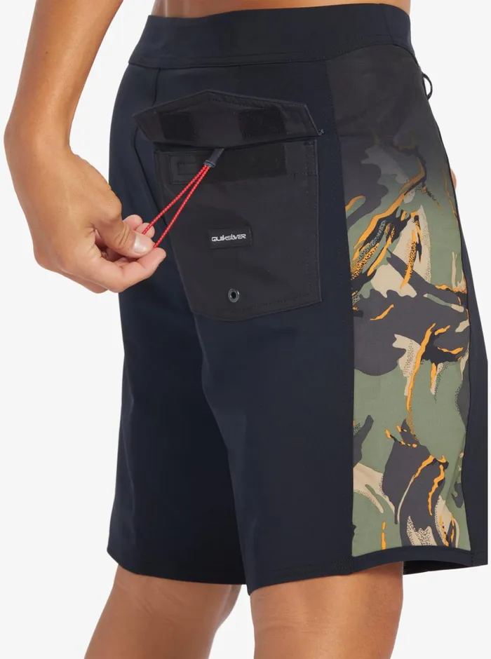 Quiksilver Surfsilk Arch 18034 Boardshorts Four Leaf Clover Mens Shorts and Amphibians