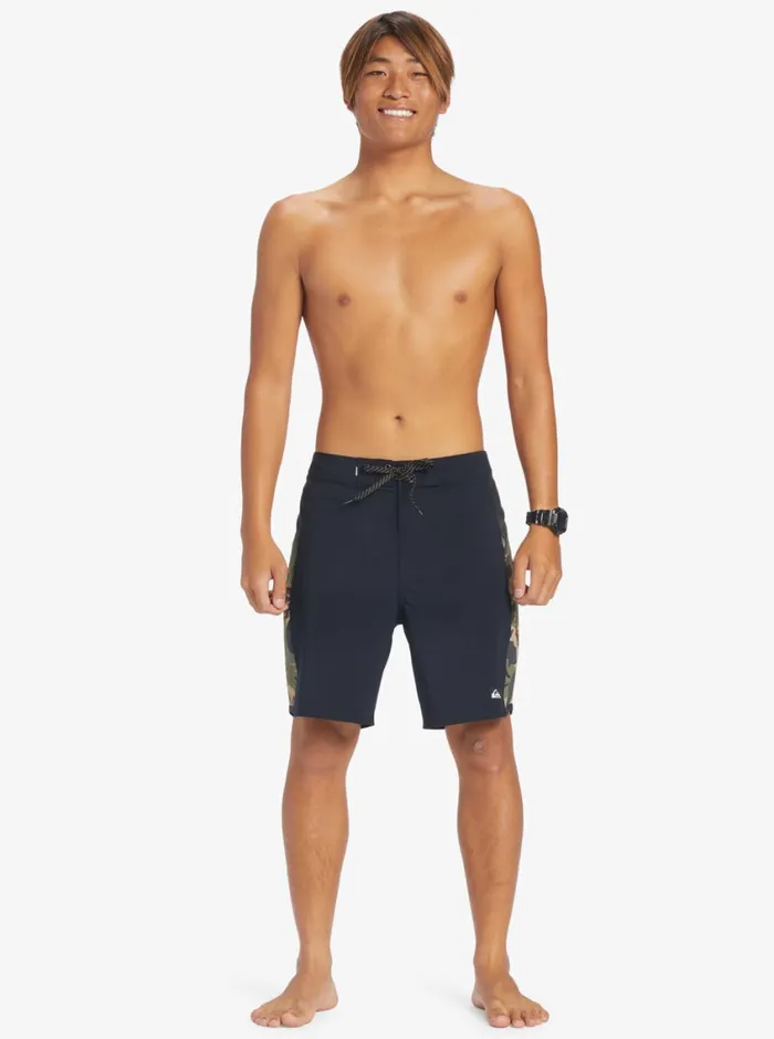 Quiksilver Surfsilk Arch 18034 Boardshorts Four Leaf Clover Mens Shorts and Amphibians