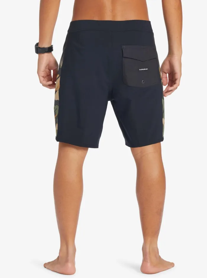 Quiksilver Surfsilk Arch 18034 Boardshorts Four Leaf Clover Mens Shorts and Amphibians