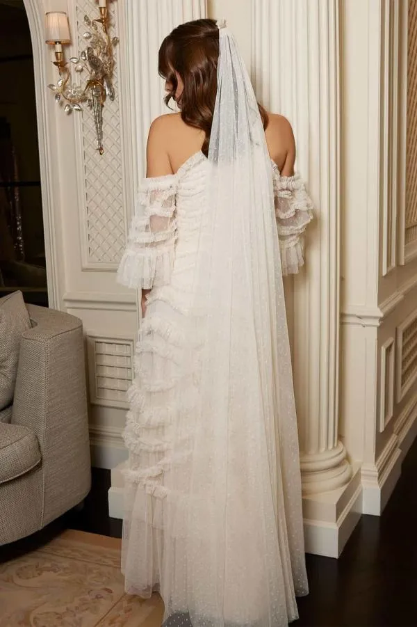 WeddingWomen Needle and Thread Kisses Long Veil Champagne