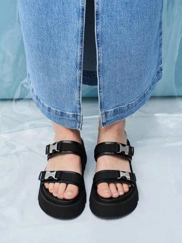 Women Laine MetallicBuckle Flatform Sandals 8211 Black CHARLES and KEITH Sandals